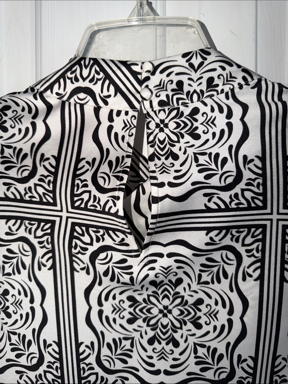 LOFT Black & White Sleeveless Mockneck size M - Picture 3 of 7
